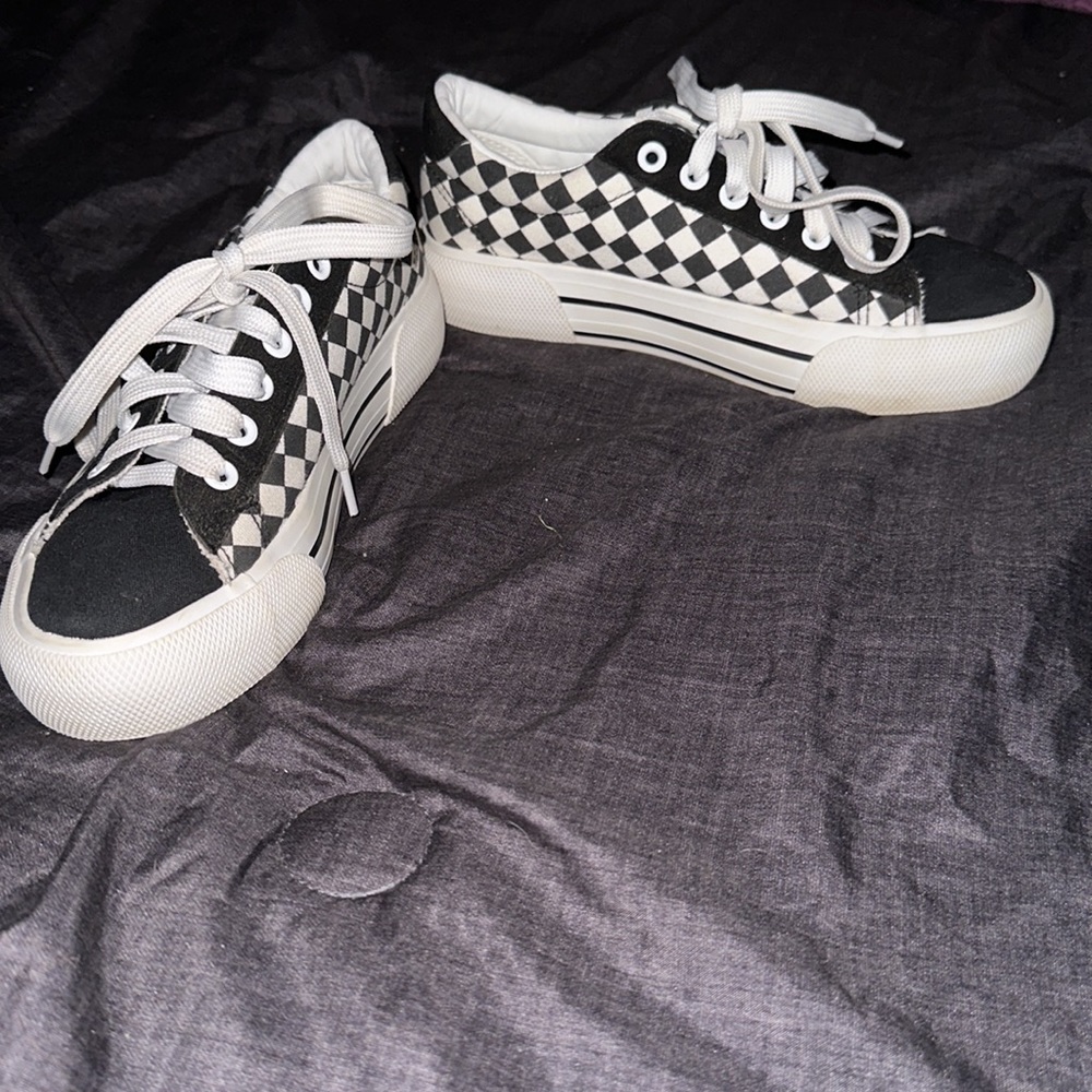 Shoes - Picture 4 of 4